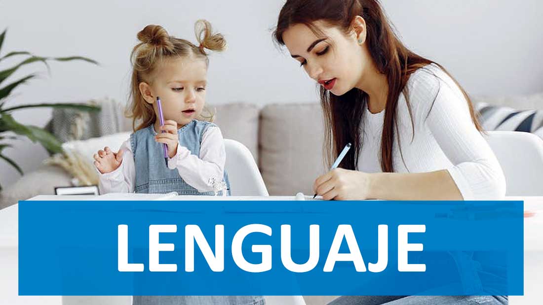 mujer enseña a niña sobre que es el lenguaje